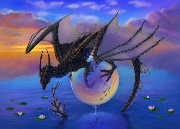 Dragon Orbe Noir Sortant De L'eau