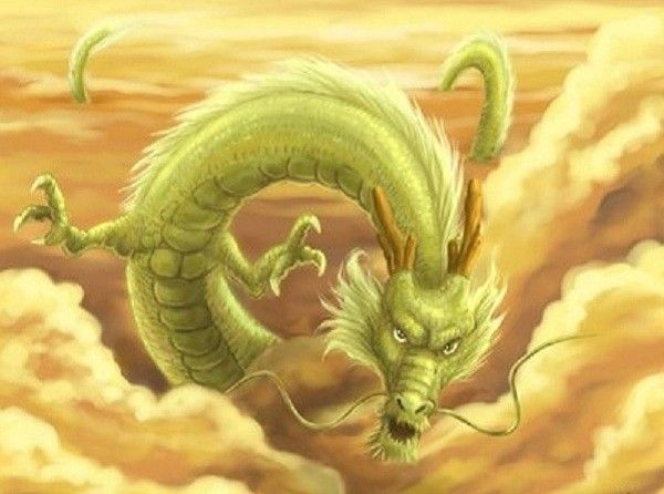 Dragon Oriental Dans Une Mer De Nuages