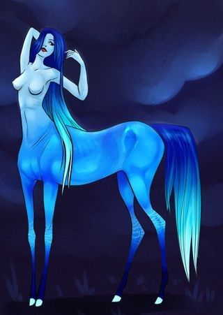 Centauresse Bleue Sur Fond Bleu